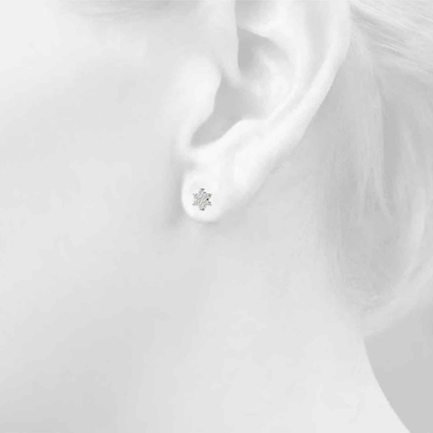 0.20CTW Real Diamond 14K Gold Flower Cluster Stud Earrings