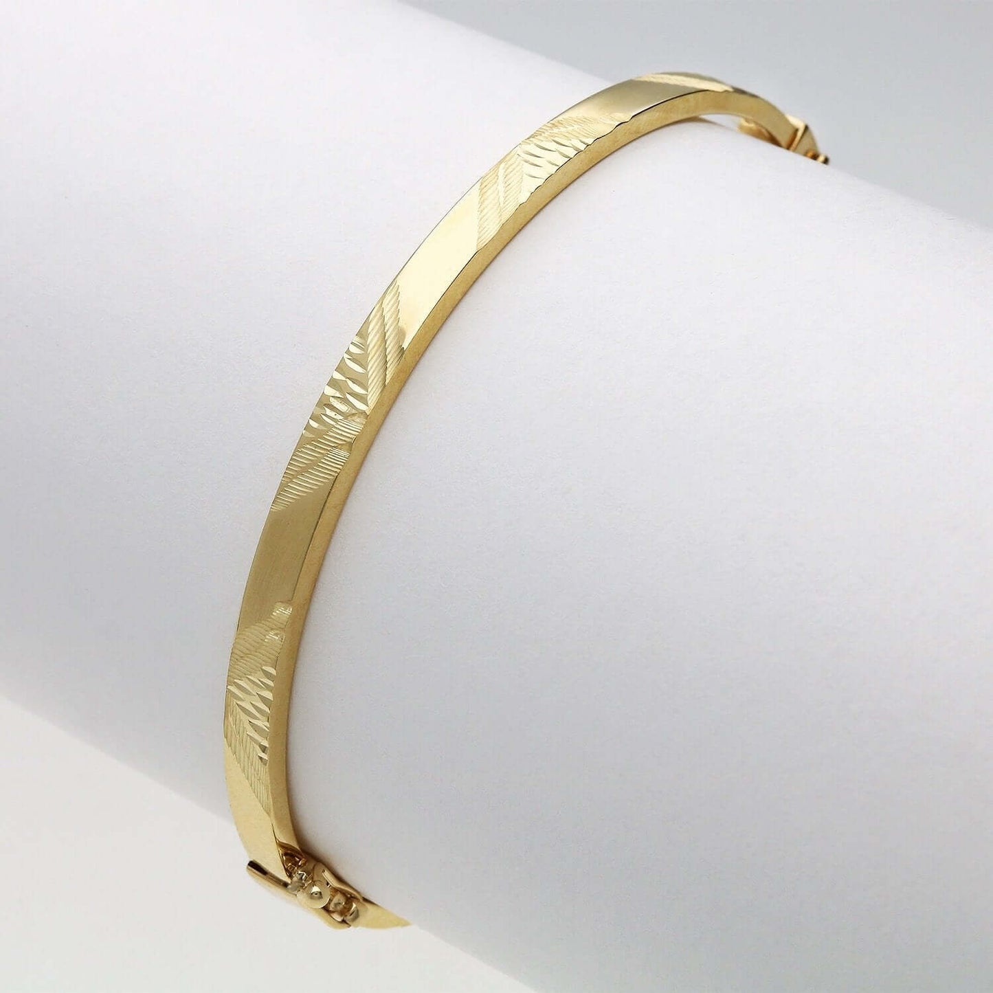 10K Gold Yellow 4mm Diamond-Cut Satin Bangle Bracelet 6.75"