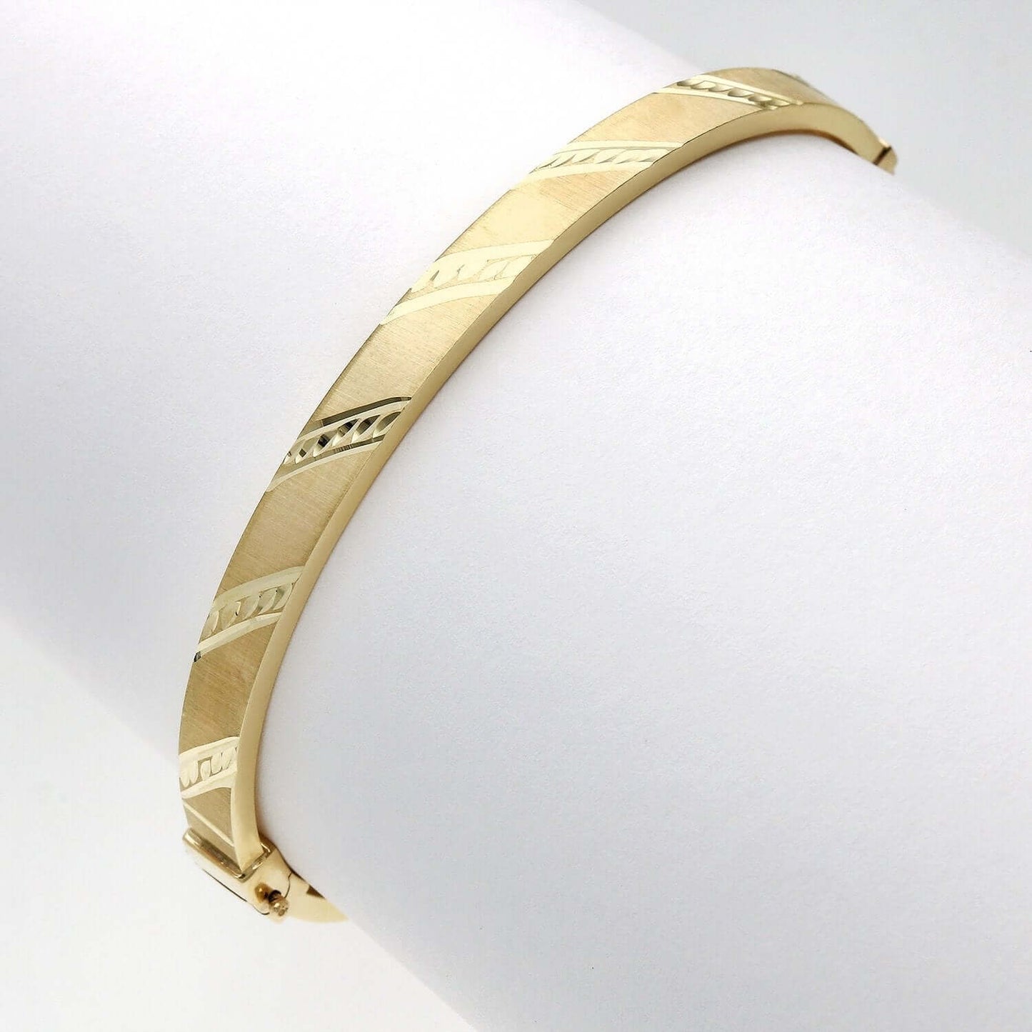 10K Gold Yellow 5mm Diamond-Cut Bangle Bracelet 6.75"