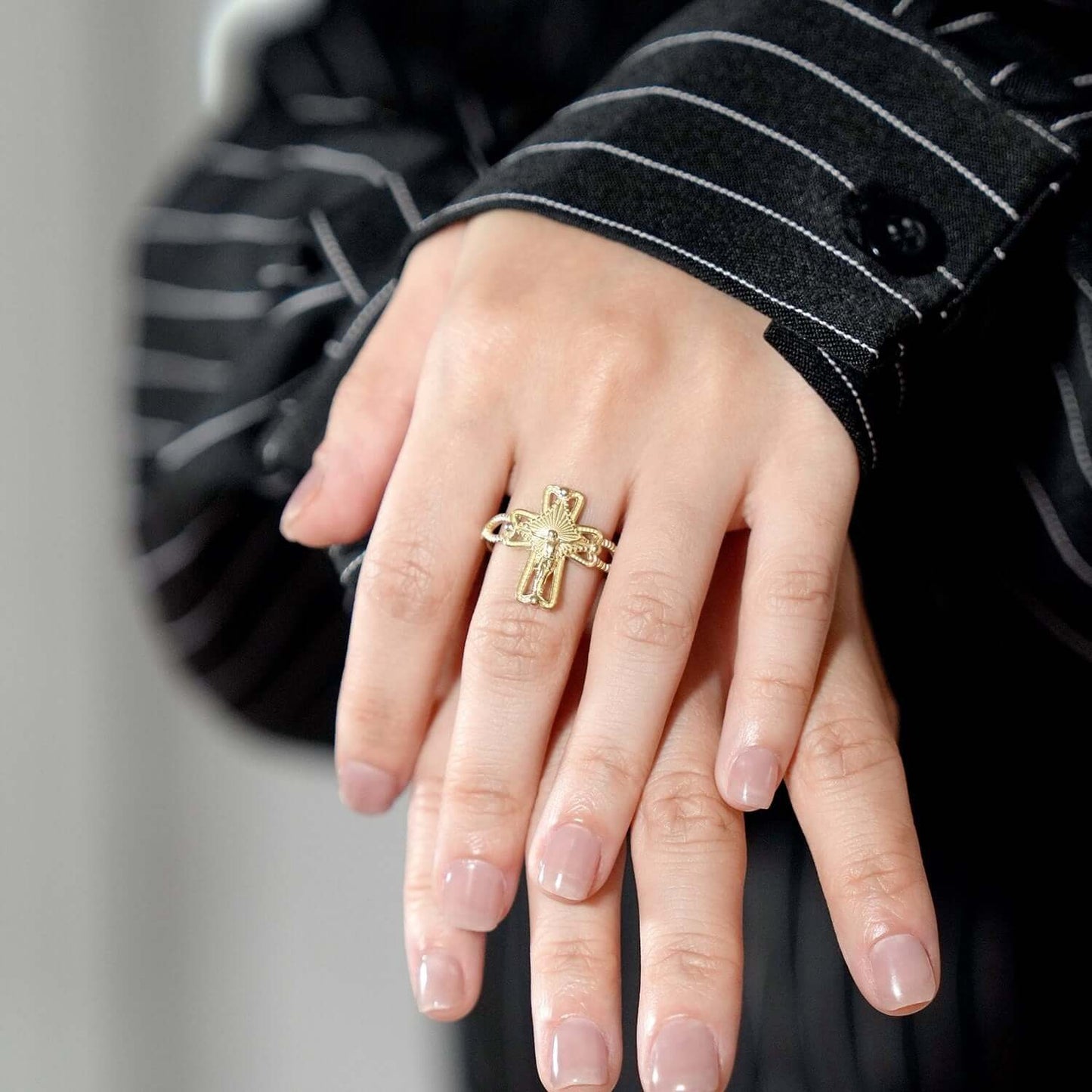 10K Yellow Gold Ornamental Jesus Crucifix Cross Ring
