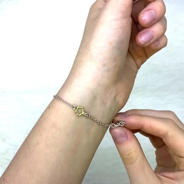 Gold Over Sterling Silver Open Flower Charm Station Cable Bracelet (Solid Links) 7.5"