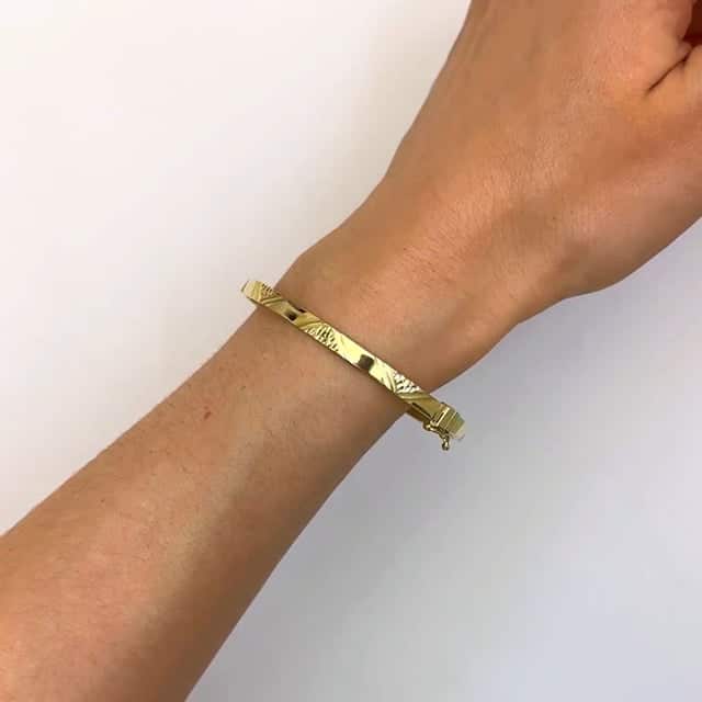 10K Gold Yellow 4mm Diamond-Cut Satin Bangle Bracelet 6.75"