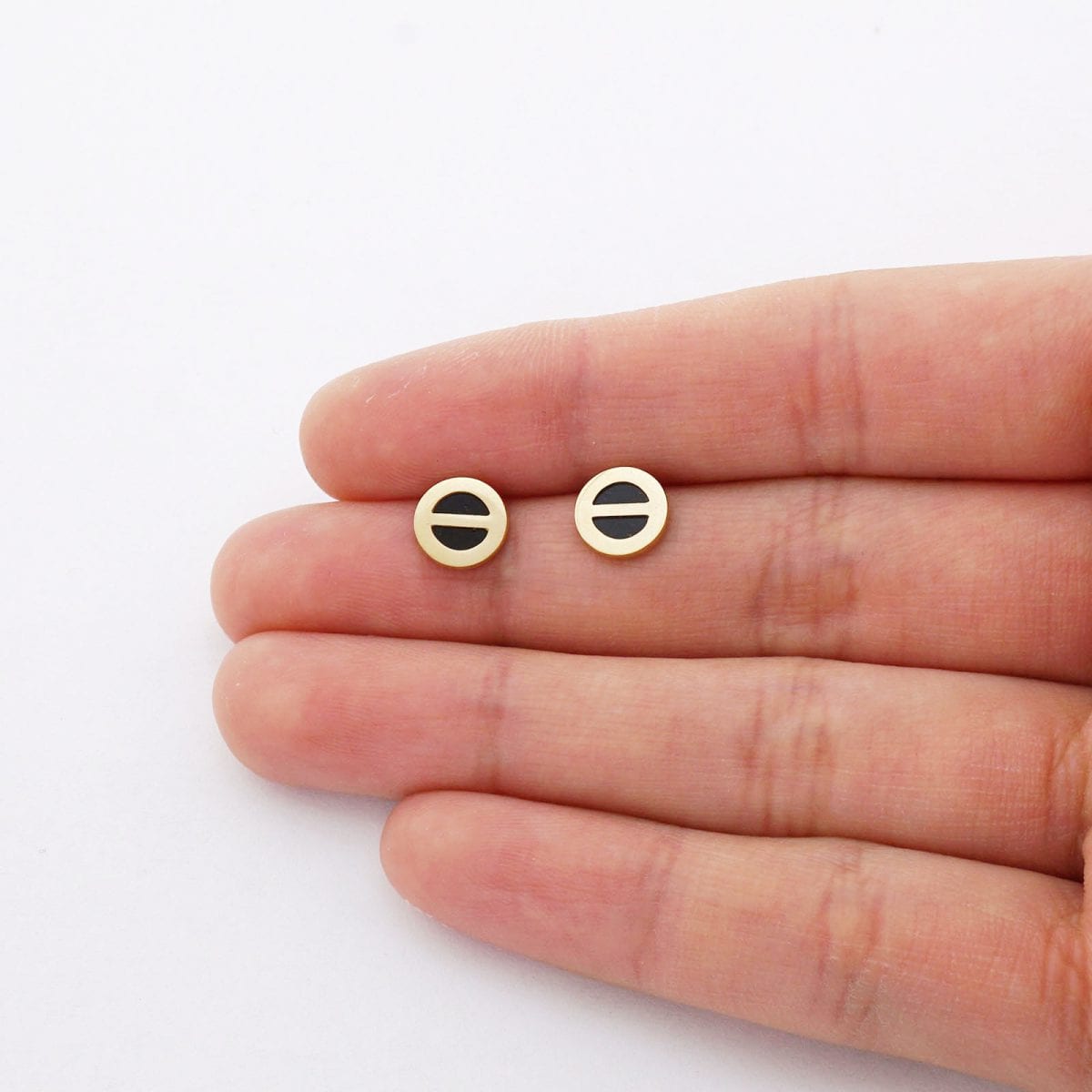 Real Onyx Round Button Shaped Scrweback Stud Earrings 14k Yellow Gold