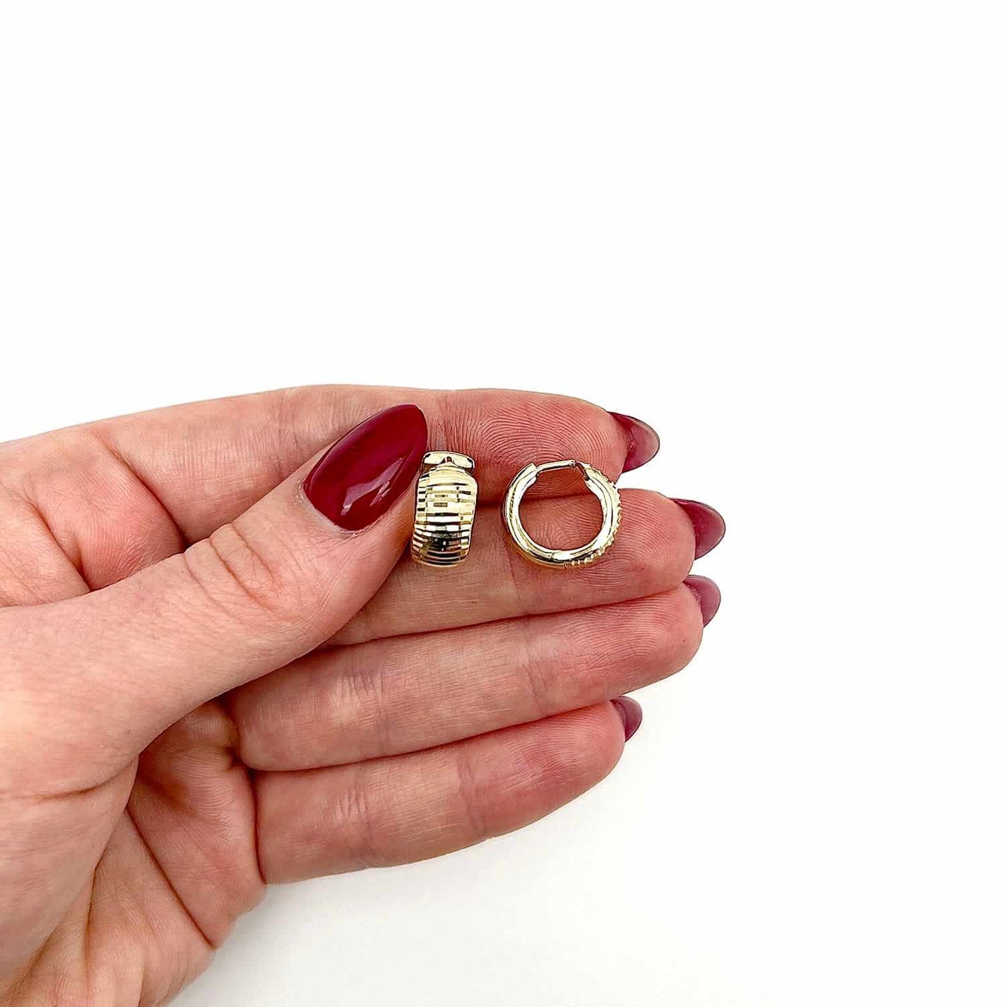 14K Gold 7.3mm Linear Diamond-Cut Huggie Hoop Earrings 16mm