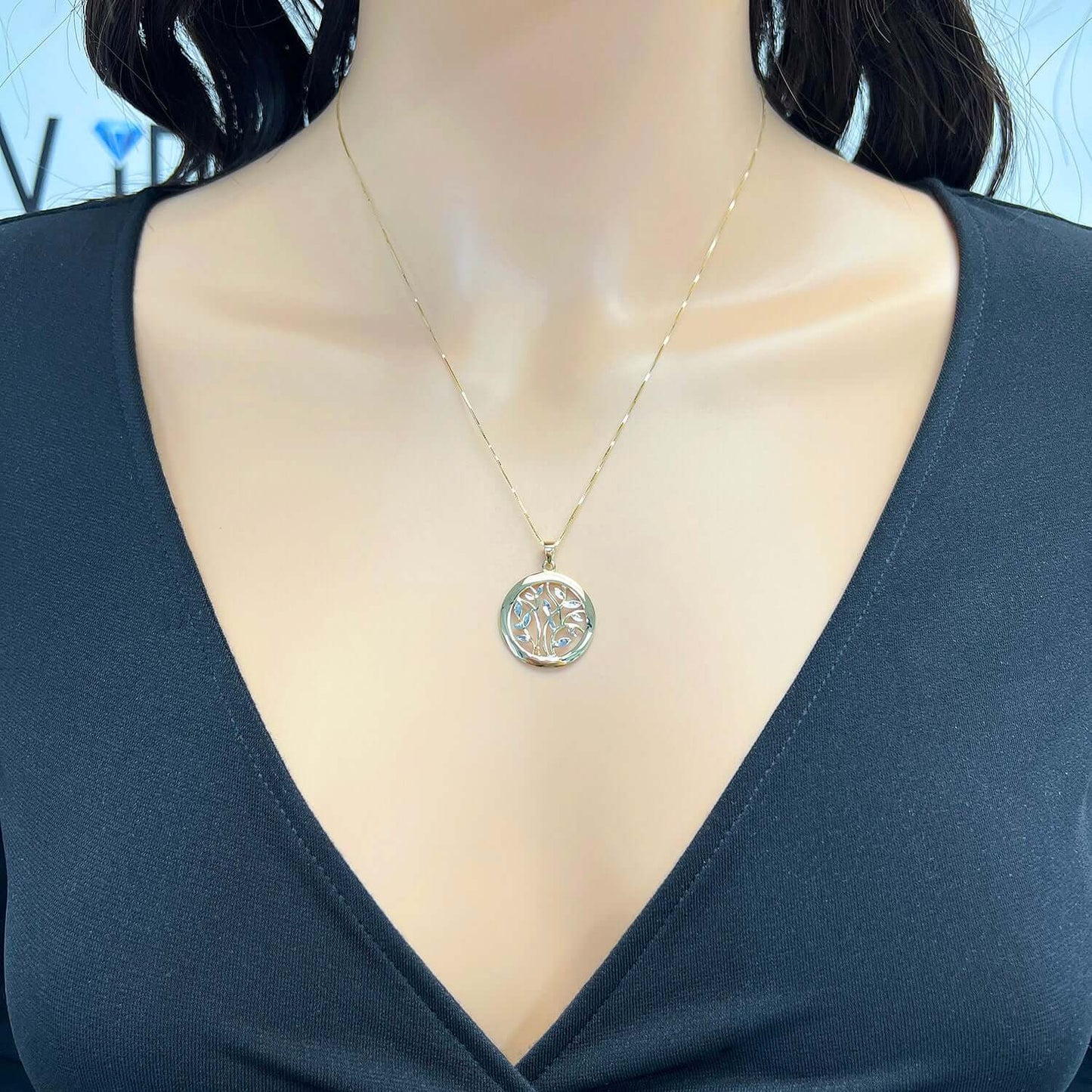 14K Gold Round Tree of Life Circle Pendant Box Chain Necklace 18"