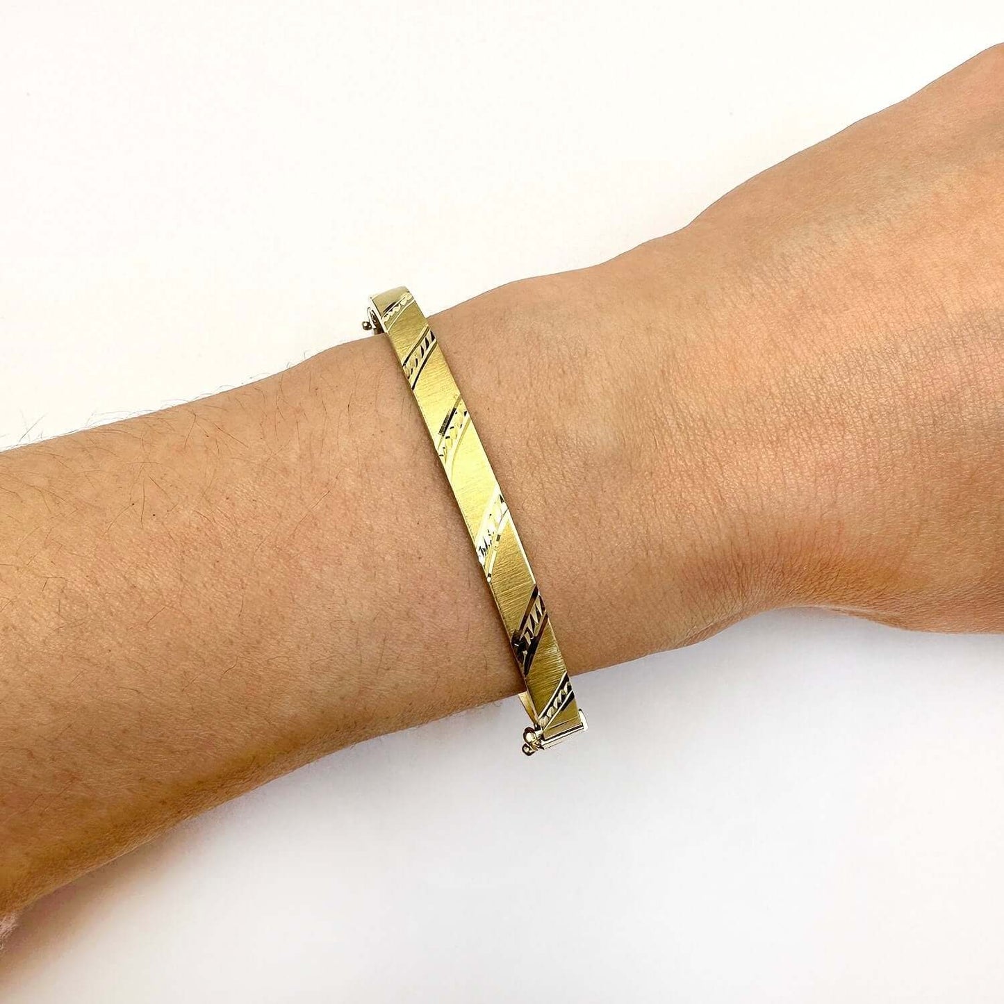 10K Gold Yellow 5mm Diamond-Cut Bangle Bracelet 6.75"