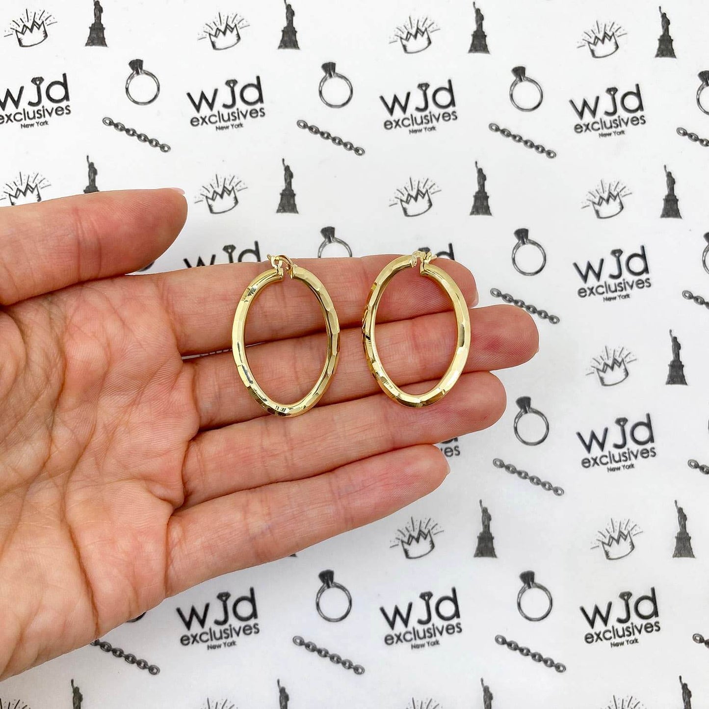 10K Gold Diamond Cut Oval Hoop Earrings 32mm
