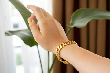 Why Does Gold Jewelry Turn Skin Black? Understanding Gold Jewelry