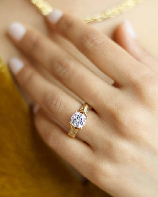 The Ultimate Guide to Gold Wedding Rings for Men: Classic to Modern Styles - WJD Exclusives