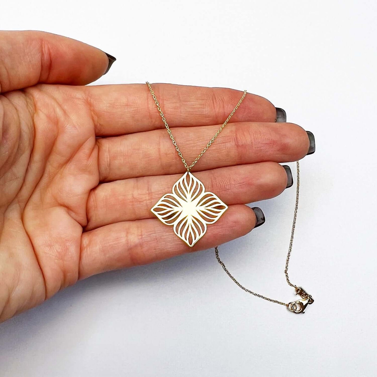 14K Yellow Gold Flower Pendant Chain Necklace 16"-18" Adjustable