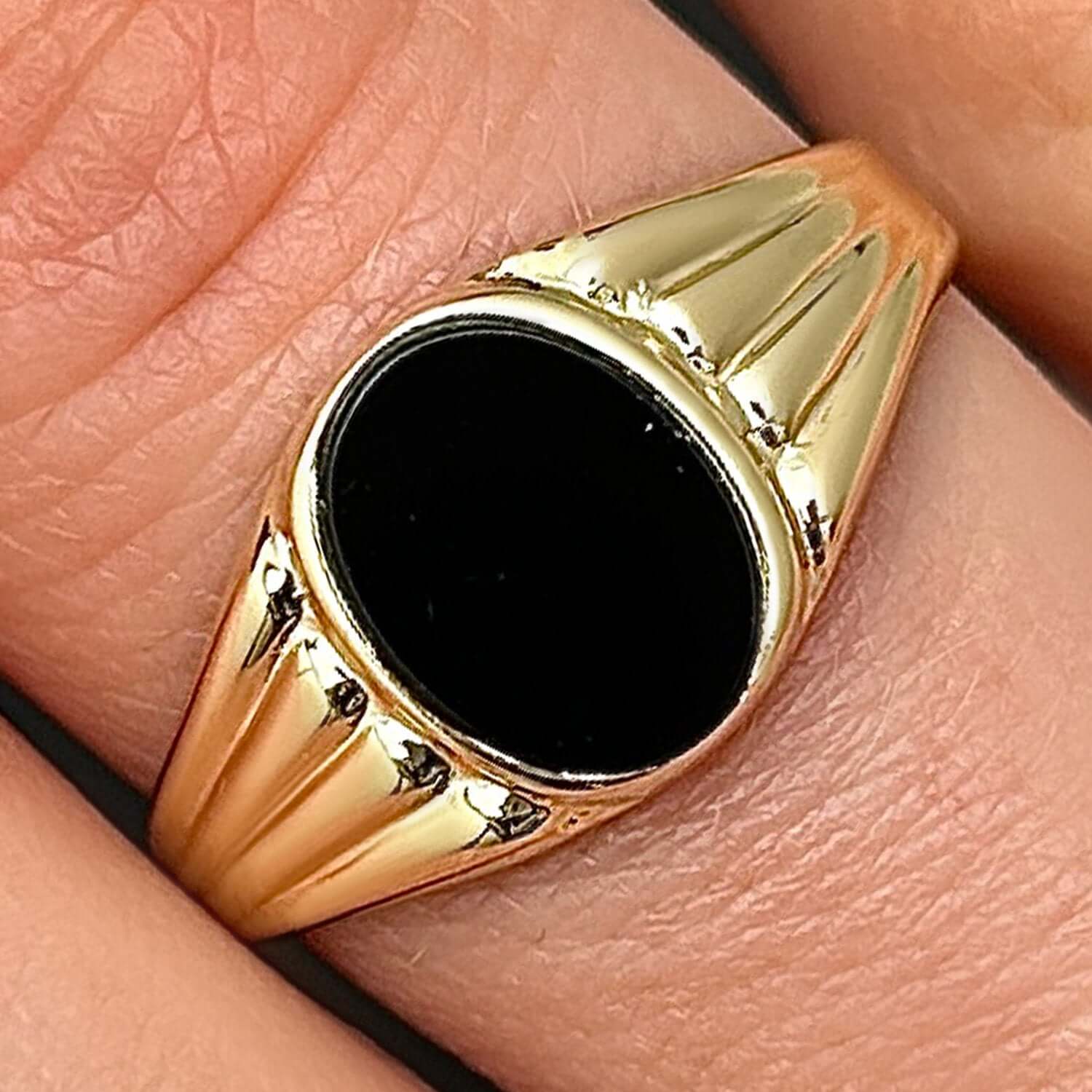 14K Gold Black Onyx Sophisticated Detail Signet Ring