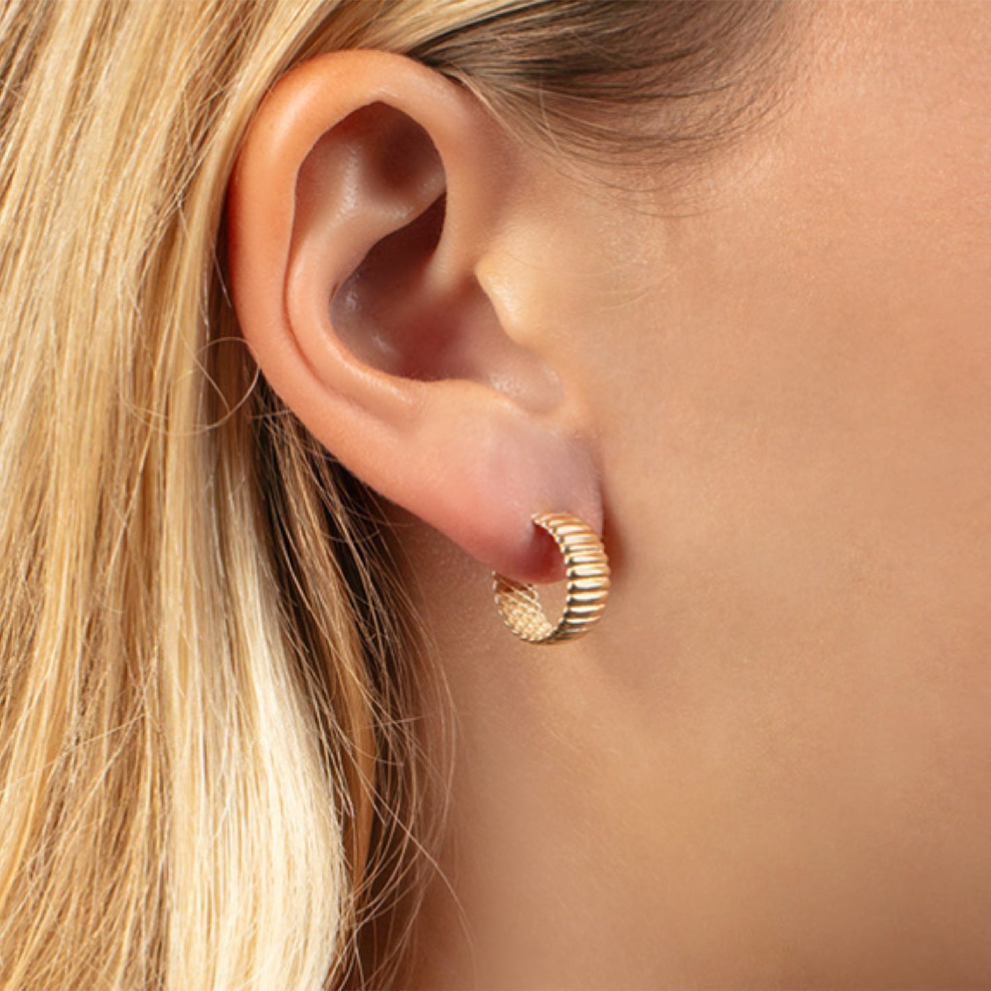 14K Real Gold Polished Ribbed Huggie C-Hoop Earrings 15mm