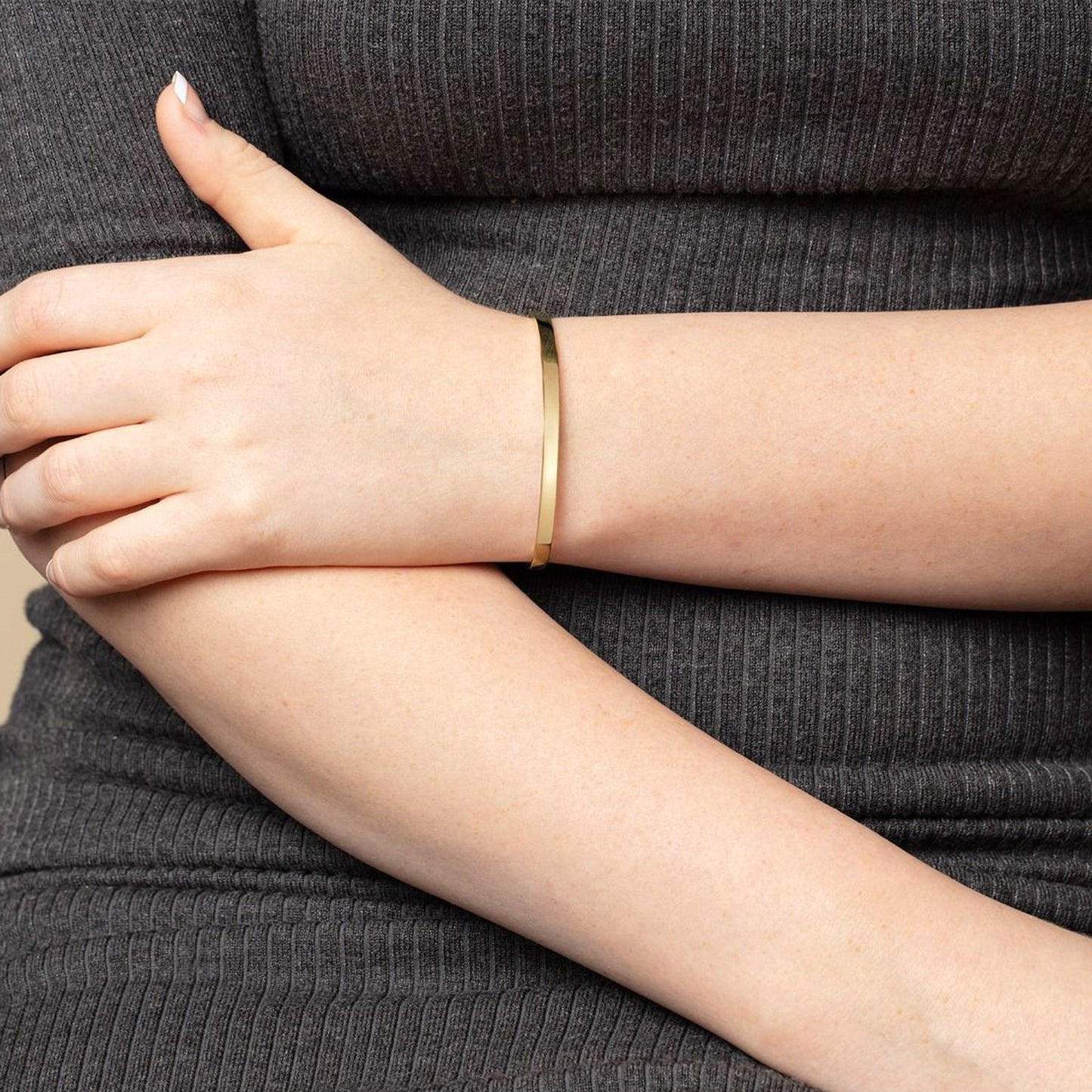 14K Yellow Gold Classic High Polished 4mm Bangle Bracelet 7.25"