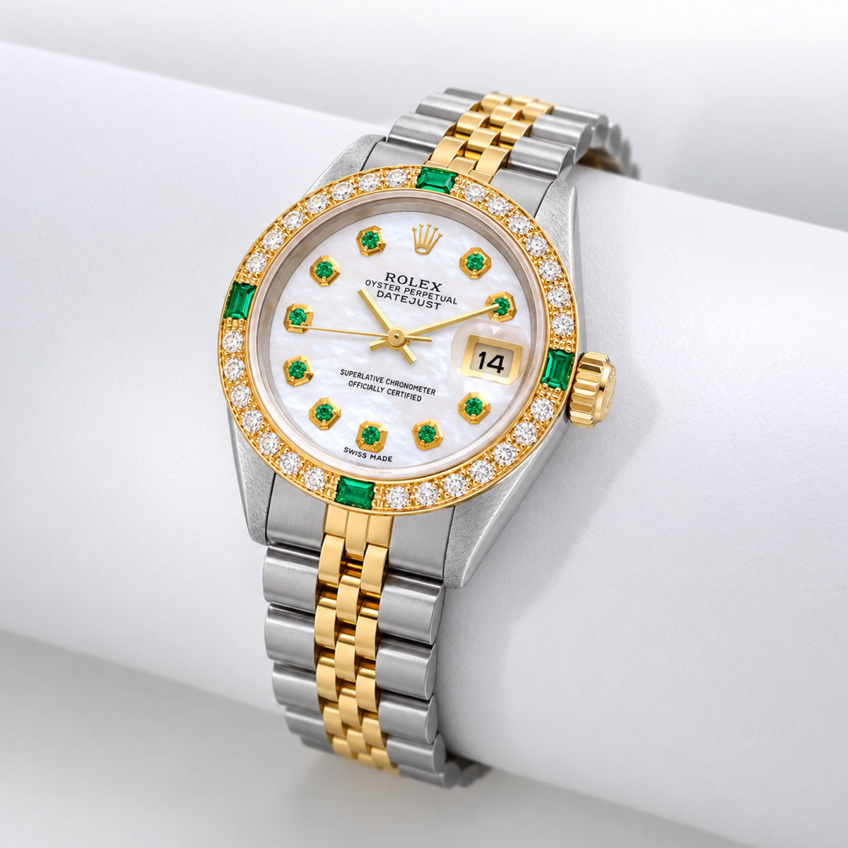 26mm Rolex Datejust 69173 18K Gold Bezel MOP Emerald Diamond Dial Jubilee Watch
