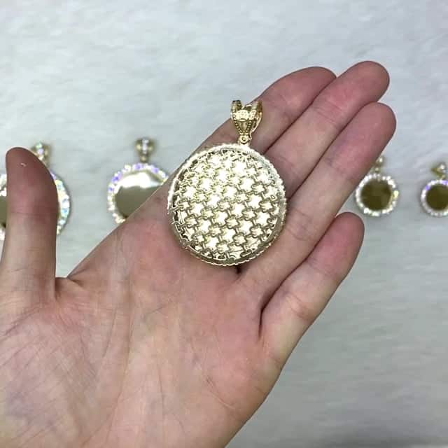 10K Yellow Gold CZ Gated Back Picture Memory Medallion Pendant