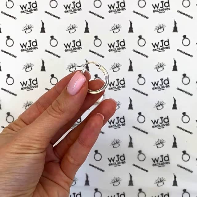 14K White Gold Glitter Line Hoop Earrings 21mm