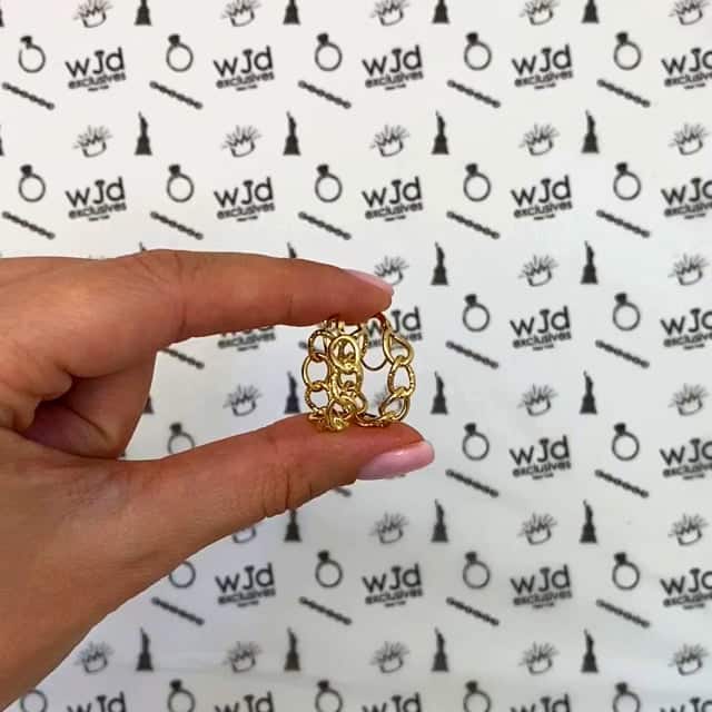 10K Gold Twisted And Faceted Link Oval Hoop Earrings 20mm