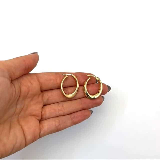 14K Yellow Gold White Graduated Oval Hoop Earrings 20mm - WJD Exclusives