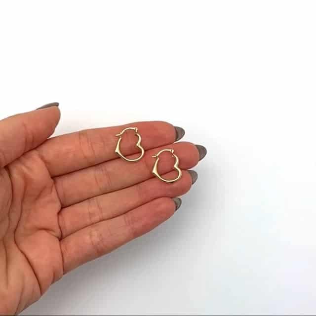 14K Gold Wavy Heart Hoop Snap Earrings 15mm