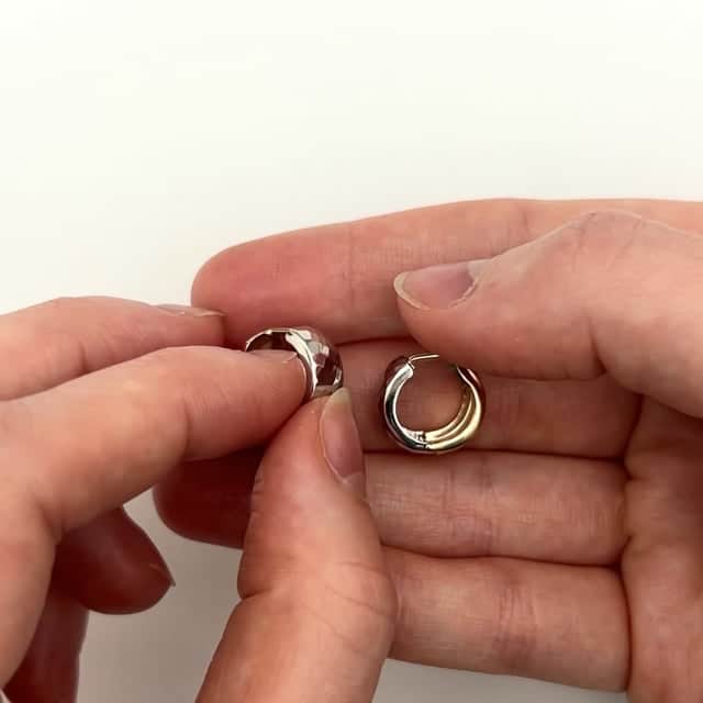 14K Yellow Gold White 2 - Tone 7.5mm Hammered Huggie Hoop Reversible Earrings 16mm - WJD Exclusives