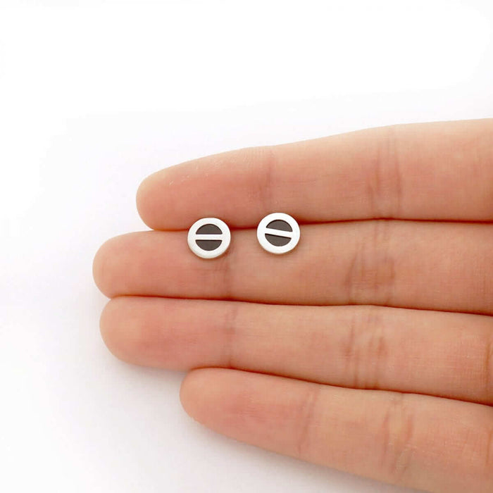 Real Onyx Round Button Shaped Scrweback Stud Earrings 14k Yellow Gold