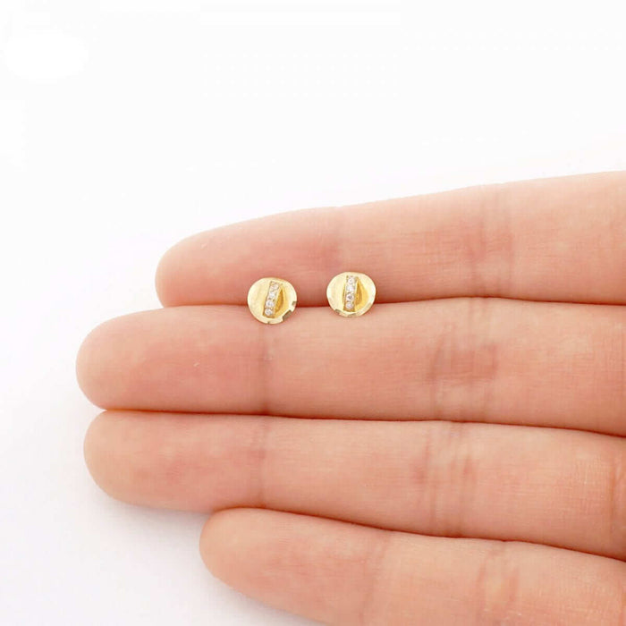 14k Yellow Gold White Zircon Diamond-Cut Round Screw Back Stud Earrings