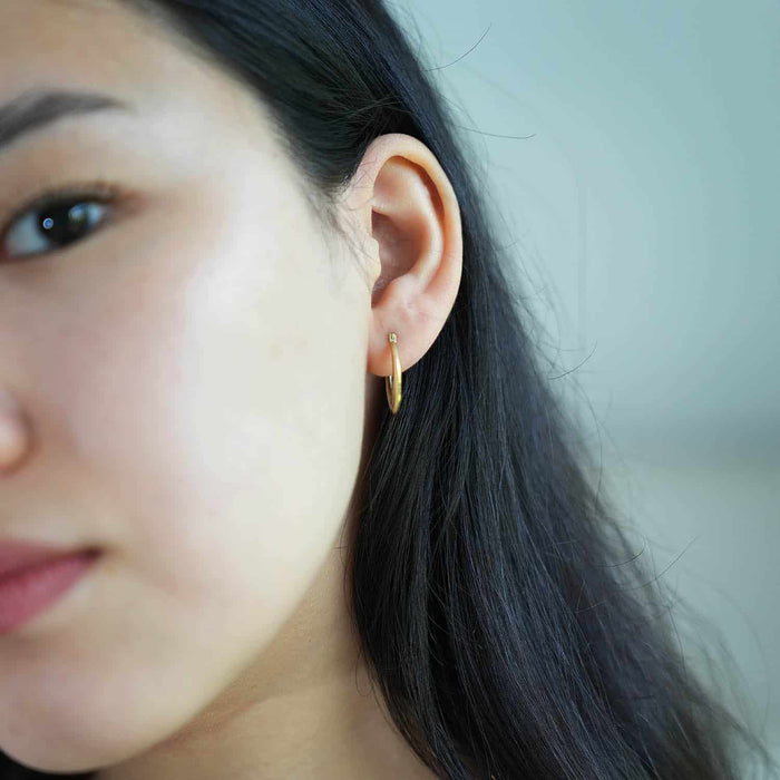 14K Gold Shiny Graduated Oval Hoop Earrings 20mm