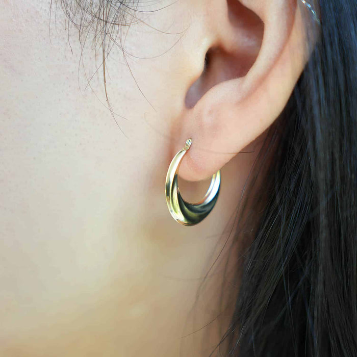 14K Gold Shiny Graduated Oval Hoop Earrings 20mm