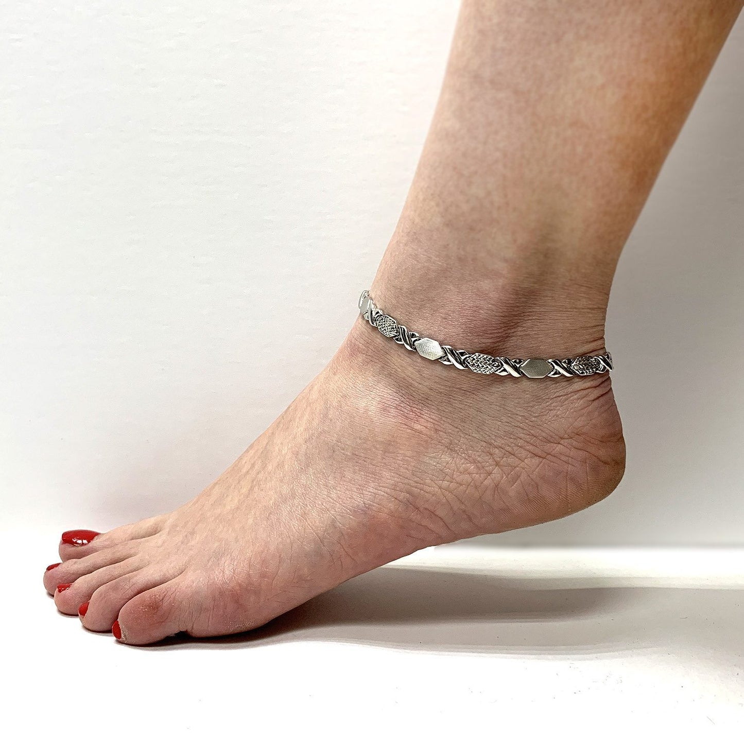 10K White Gold 7mm Hugs & Kisses XO Ankle Bracelet 10"