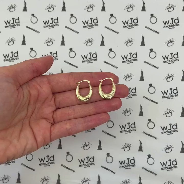 14K Gold Shiny Graduated Oval Hoop Earrings 20mm — product video