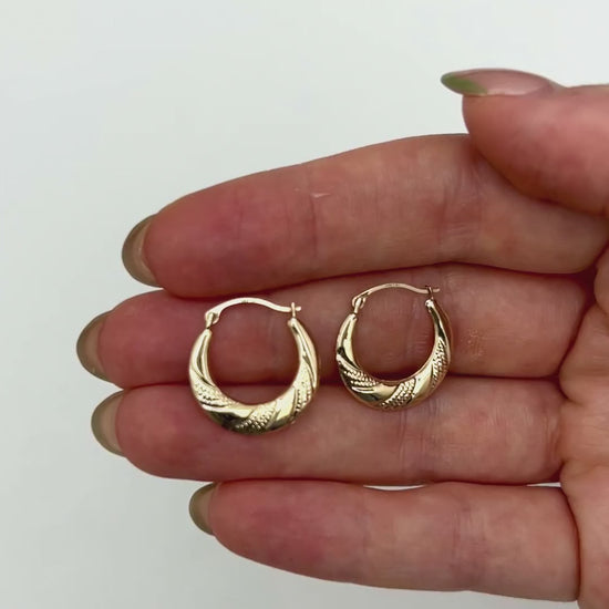 14K Gold Graduated Swirl Hoop Earrings 18mm — product video