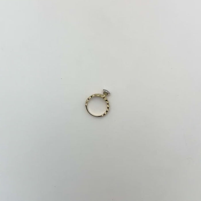 0.15CTW Natural Diamond 10K Gold Miami Oval Diamond Top Ring — product video