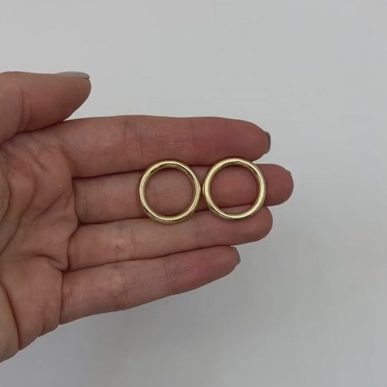 10K Yellow Gold Open Circle Modern Stud Earrings 20mm — product video