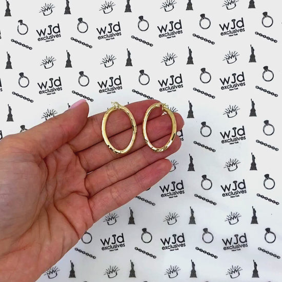 10K Gold Diamond-Cut Oval Hoop Earrings 32mm — product video