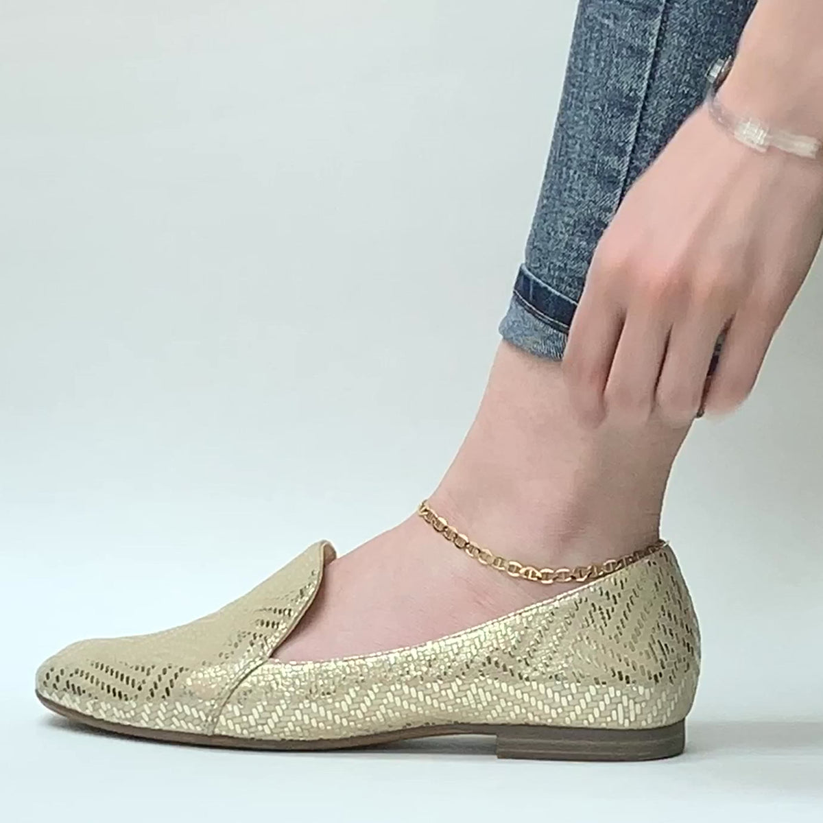 10K Yellow Gold 2mm-6mm Anchor Mariner Anklet (Solid Links) 10" — product video