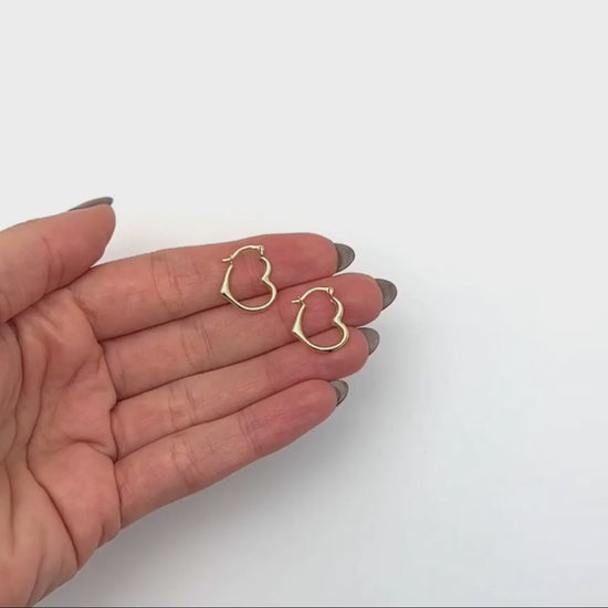 14K Gold Wavy Heart Hoop Snap Earrings 15mm — product video