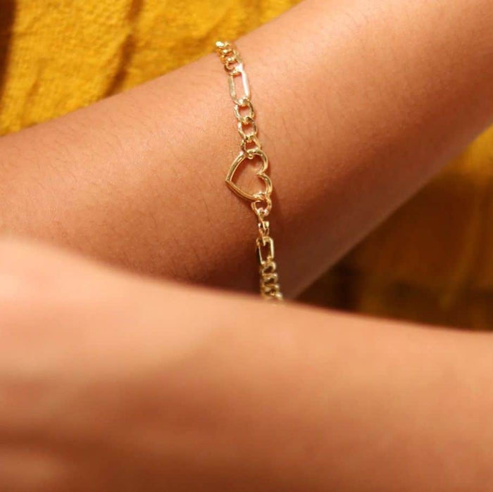 14K Yellow Gold 4.5mm Figaro Heart Charm Bracelet (Hollow) 7"